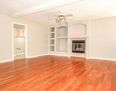 7481 Umbria Drive - Photo Thumbnail 3