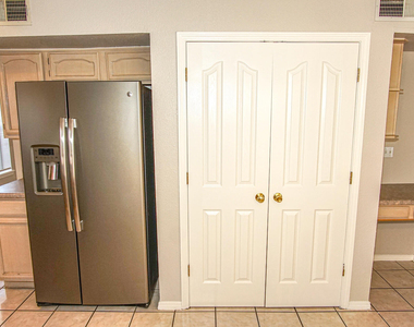 7481 Umbria Drive - Photo Thumbnail 8