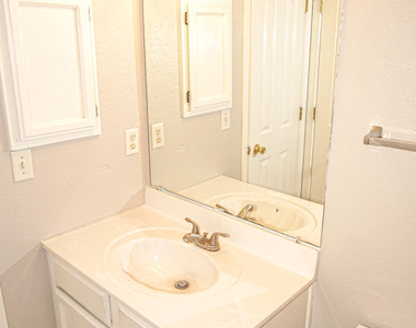 7481 Umbria Drive - Photo Thumbnail 14