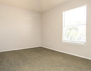 7481 Umbria Drive - Photo Thumbnail 16