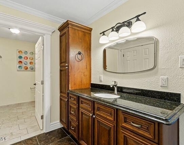 350 Thunderbird Drive - Photo Thumbnail 9