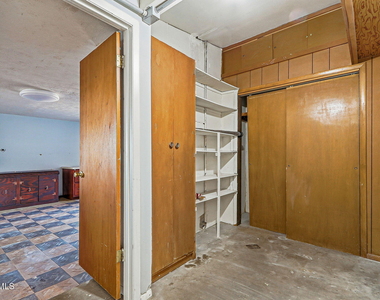 8408 Mineola Drive - Photo Thumbnail 12