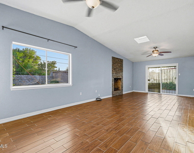 8408 Mineola Drive - Photo Thumbnail 11