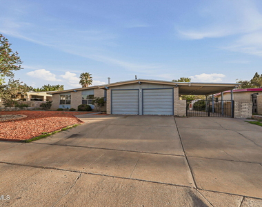 8408 Mineola Drive - Photo Thumbnail 2