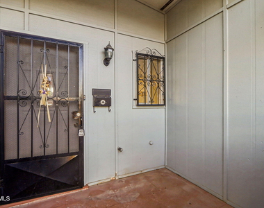 8408 Mineola Drive - Photo Thumbnail 3