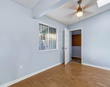 8408 Mineola Drive - Photo Thumbnail 9