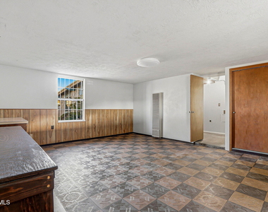 8408 Mineola Drive - Photo Thumbnail 14