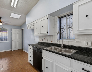 8408 Mineola Drive - Photo Thumbnail 33