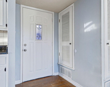 8408 Mineola Drive - Photo Thumbnail 4