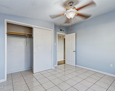 8408 Mineola Drive - Photo Thumbnail 20