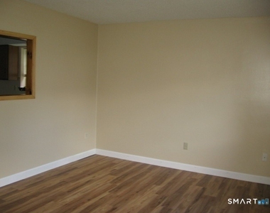 975 Meriden Road - Photo Thumbnail 3