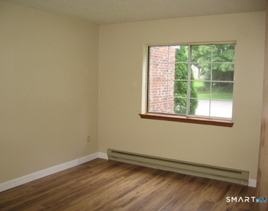 975 Meriden Road - Photo Thumbnail 6
