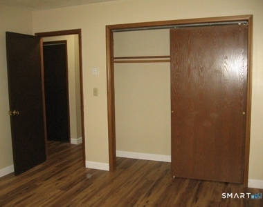 975 Meriden Road - Photo Thumbnail 7