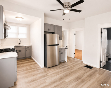 760 Howe Avenue - Photo Thumbnail 6