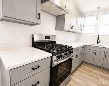 760 Howe Avenue - Photo Thumbnail 7