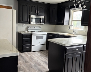 195 Alpine Street - Photo Thumbnail 3