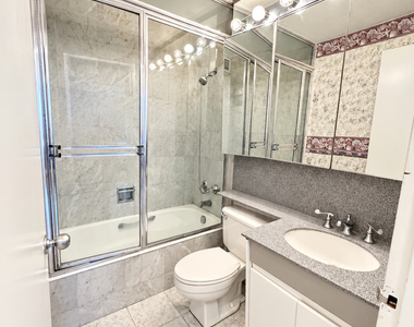 200 Rector Place - Photo Thumbnail 4