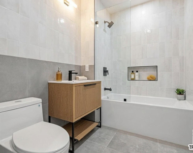 3092 Farragut Road - Photo Thumbnail 3