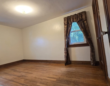 606 Exchange St - Photo Thumbnail 3