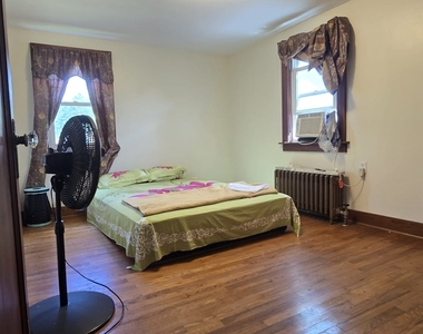 606 Exchange St - Photo Thumbnail 4
