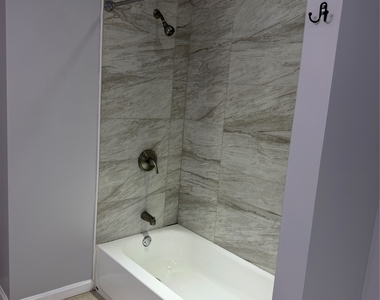 72 Saint Charles Street - Photo Thumbnail 19