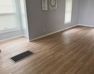 72 Saint Charles Street - Photo Thumbnail 10