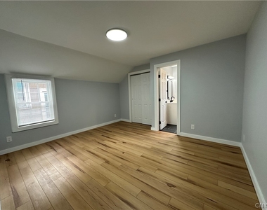 128 Getrude St - Photo Thumbnail 16