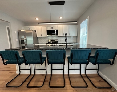 128 Getrude St - Photo Thumbnail 4