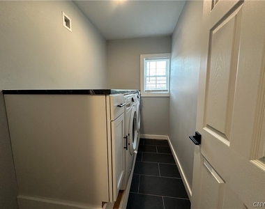 128 Getrude St - Photo Thumbnail 12