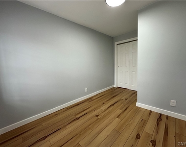 128 Getrude St - Photo Thumbnail 13