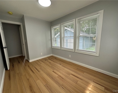 128 Getrude St - Photo Thumbnail 23