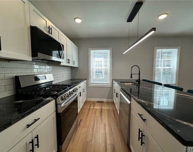 128 Getrude St - Photo Thumbnail 3