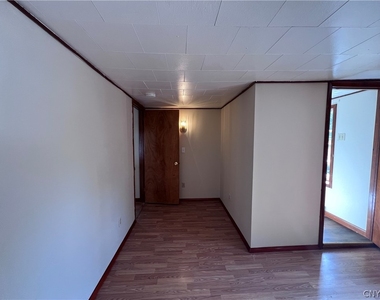27 E 6th Street - Photo Thumbnail 5