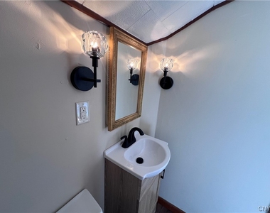 27 E 6th Street - Photo Thumbnail 9