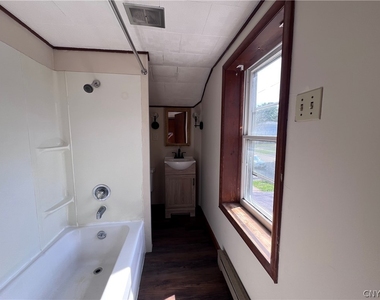 27 E 6th Street - Photo Thumbnail 8