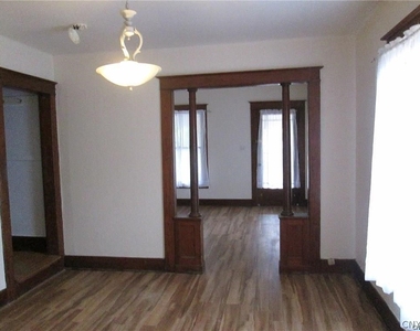 385 Pawling Street - Photo Thumbnail 6