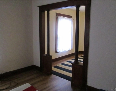 385 Pawling Street - Photo Thumbnail 5