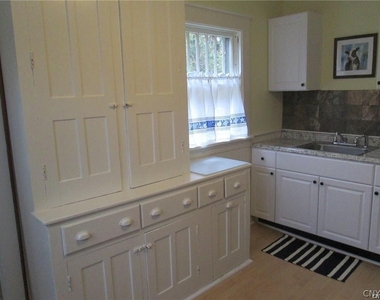 385 Pawling Street - Photo Thumbnail 9
