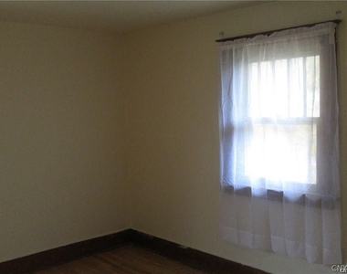 385 Pawling Street - Photo Thumbnail 12