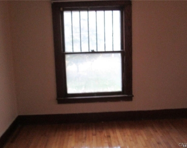 385 Pawling Street - Photo Thumbnail 14