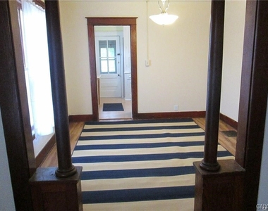 385 Pawling Street - Photo Thumbnail 4