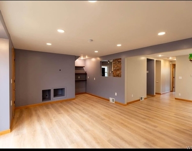 19 Hobmoor Avenue - Photo Thumbnail 2