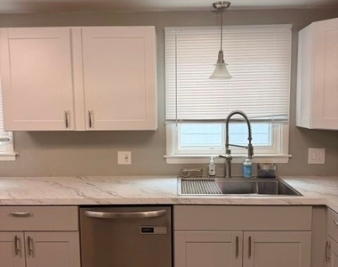 440 University Avenue [lower Unit] - Photo Thumbnail 12