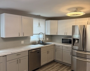 440 University Avenue [lower Unit] - Photo Thumbnail 6