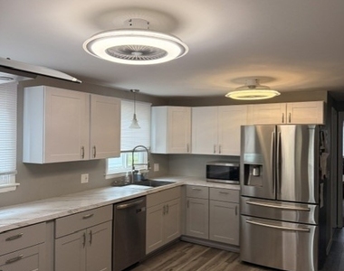 440 University Avenue [lower Unit] - Photo Thumbnail 9