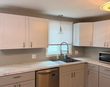 440 University Avenue [lower Unit] - Photo Thumbnail 10