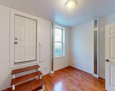 East 7th Street - Photo Thumbnail 5