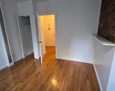 East 7th Street - Photo Thumbnail 9