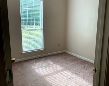 175 Richmond Place - Photo Thumbnail 4