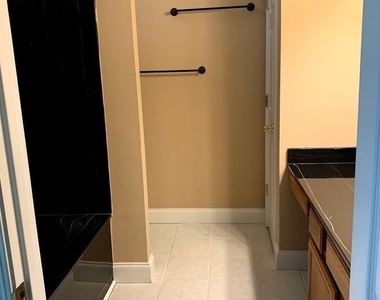 175 Richmond Place - Photo Thumbnail 6